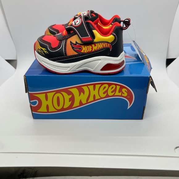🔥 Hot Wheels Toddler Sneakers – Size 6 – Black/Red/Yellow with Flames 🔥 - Picture 9 of 10
